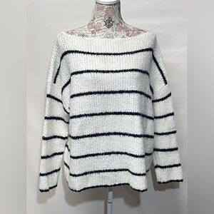 🛍️ FOREVER 21 ivory and black stripe‎ over size sweater size M.